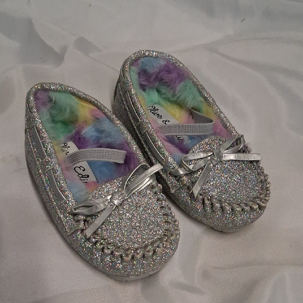 Olive & Edie Silver Glitter Moccasin Slippers, Faux Fur Lined Baby Girl's Size 6